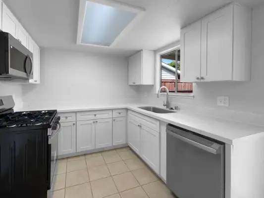 $1,850 / 3br - 1094ft2 - Elegant & Eerie – Remodeled 3Bedroom in the Heart of Roseville (Roseville)63844738145921122