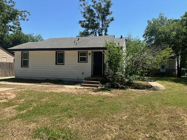 $1,100 / 2br - 708ft2 - 4520 N Hamilton Dr - Updated 2/1 - Hardwood Floors (Mayfair West)63670519881091121