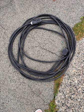 220V cables w/plugs 1
