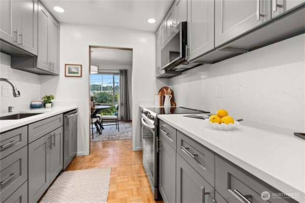 Ideally located between Queen Anne, Ballard, Fremont and Magnolia 1