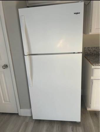 White kitchen appliance set 1