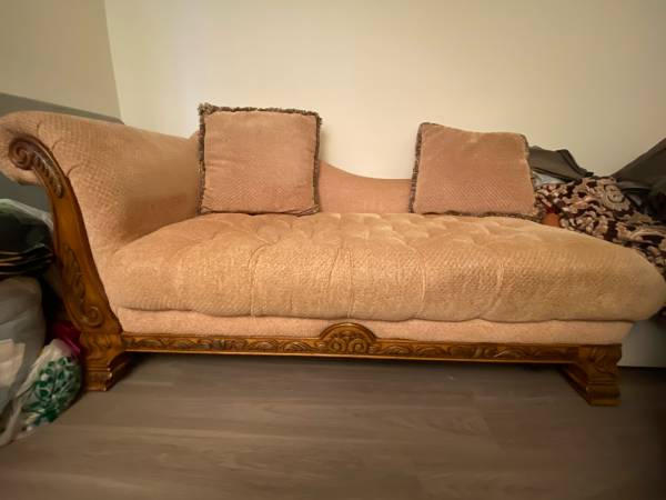 Daybed (Couch) 1