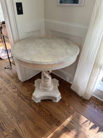 Beautiful White Oak Round Table 1