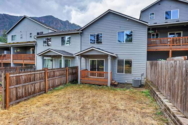 Low Maintenance, Prime Location. - RMLS#590239662 1
