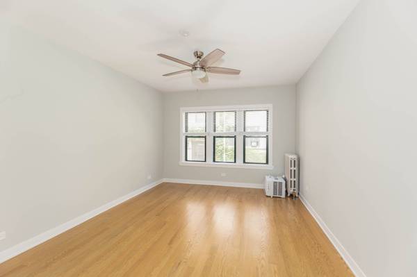 $2,225 / 2br - Modern 2-Bed Rehab Garden | Central Air | W/D In-Unit | Ravenswood (Ravenswood)63960010529410120