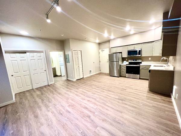 $1295.00 / 500ft2 - ¡Vida de lujo en McCormick Heights! ¡Unidad en planta baja!63811636060547121