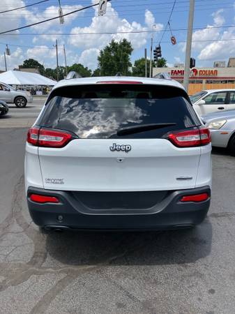 2015 Jeep Cherokee - $6,900 (Cincinnati)63470602870913123