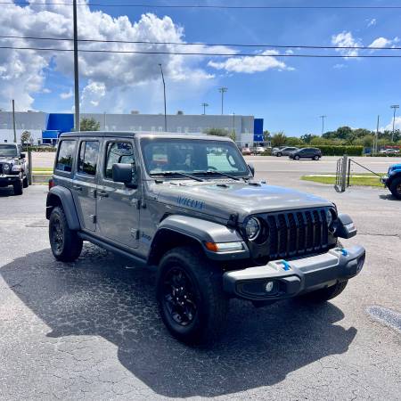 2023 Jeep Wrangler 4puertas Willys - De un solo dueño/Mejoras/Financiamos sin problemas/Sin cargos ocultos - $30,900 (Riverview, FL (justo fuera de Tampa - tenemos más de 100 Jeeps))63470261100675124