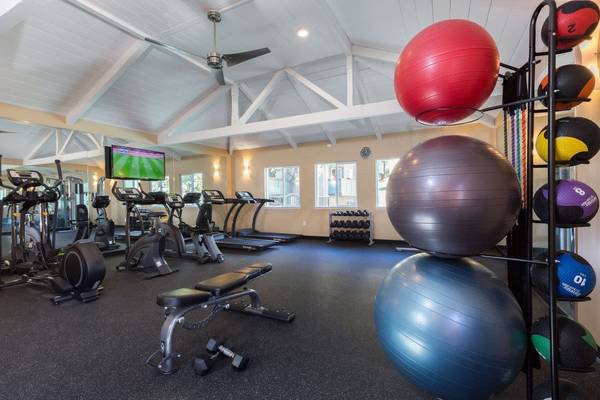 $2,629 / 2br - 1028ft2 - Gym (new equipment), Receiving, Patios (hayward / castro valley)63826175791107121