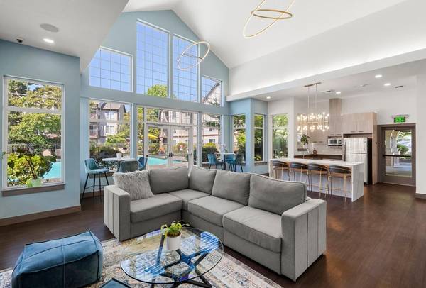 $2,087 / 2br - 960ft2 - Granite-Style Countertops, Indoor & Outdoor Swimming Pools63852578794625120