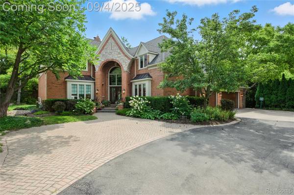 You wont want to miss this! Condos in Bloomfield Hills. 3 Beds, 4 Baths 1