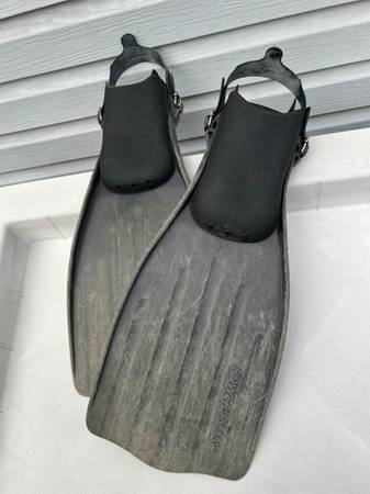 MARES GRAPHIT POWER PLANA FINS SIZE LARGE 1