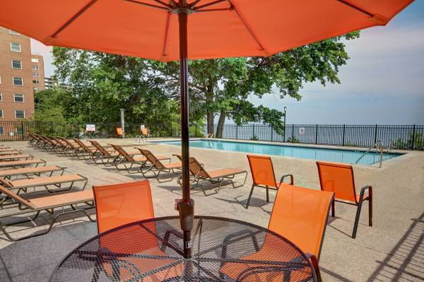 $1,900 / 3br - 1700ft2 - Stunning Lake Views from Every Room!! (Lakewood)63860364395393124