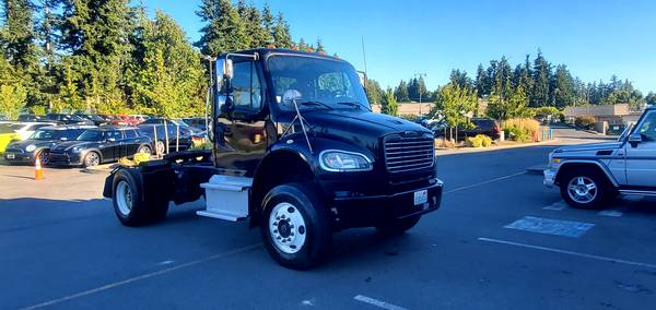 2015 Freightliner M2 106 * BAJA Kilometraje * Eje sencillo * Cabina diurna - $43,000 (Lynnwood)63624449666947121