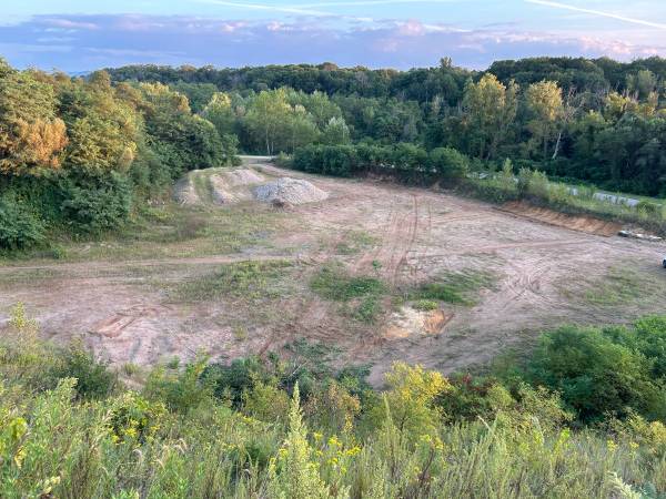 Commercial lot for rent 1