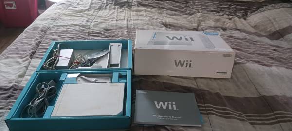 2 nintendo wii - $90 (Sanford)63440899114497124