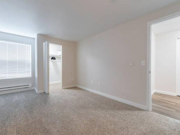 $1,599 / 1hab - 700ft2 - Recorra Hoy, Comunidad Amigable con Mascotas, Ventiladores de Techo, Área de Juegos (Cerca del centro de Tigard, Washington Square Mall, senderos naturales)63831396318979122
