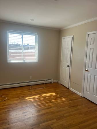 $1,000 / 1br - Rento hermoso cuarto con baño privado (East Elmhurst)63684745629697122