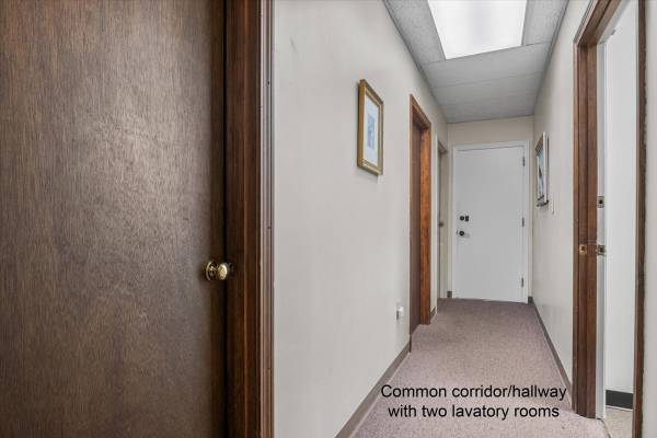$250,000 / 1100ft2 - Office For Sale - Many Options -Dental, Medical, Realty, Tax & More!! (Brockton)63863243822593123