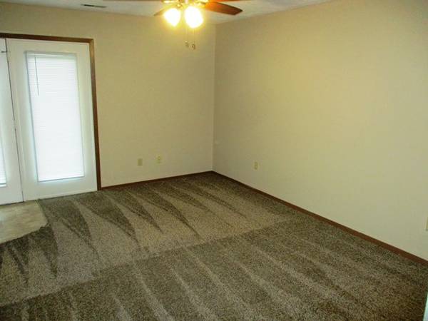 $1,170 / 2br - Adosado espacioso (1712 Rockingham)63700527461123123