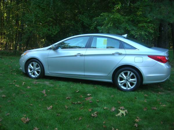 Hyundai 2011 Sonata Limited 1