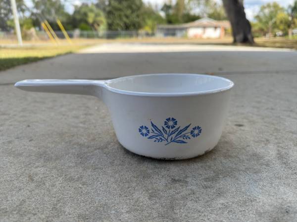 VINTAGE CORNINGWARE 1 1/2 PINTS SAUCEPAN 1