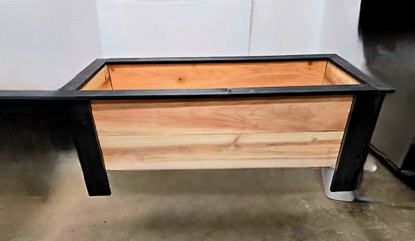 Cedar Planter Box 1