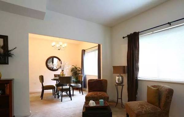 $1,520 / 1br - Live in the heart of it all! Bethesda's prime neighborhood awaits. (Bethesda)63779216153985124
