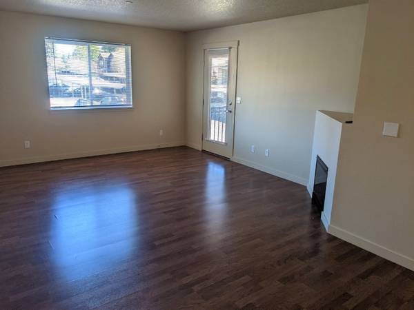 $1,758 / 2br - 1082ft2 - Oversized Walk In Closets, Clubhouse, Outdoor Firepit (7915 NE Burton Rd, Vancouver, WA)63842022543107120