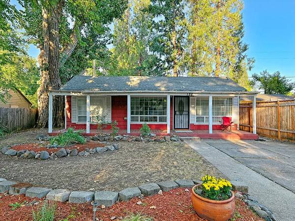$325,000 / 3br - 1382ft2 - Nestled in The Heart of Historic East Medford! (Medford)64318776351361120
