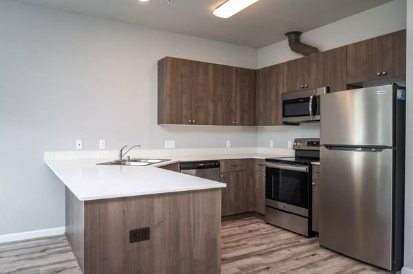$1,440 / 1br - 588ft2 - Don't Miss This Deal! Tour Today Move In Tomorrow! (Vancouver, Evergreen High School)63672582531075123