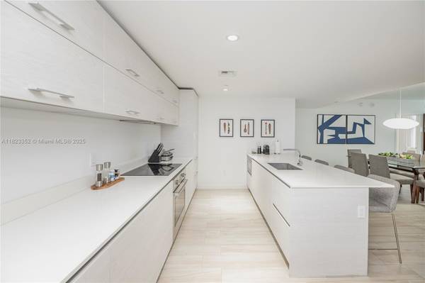 $6,750 / 2br - 1155ft2 - Stylish 2-bedroom Condo in Brickell, Miami (Miami)64051003664643124