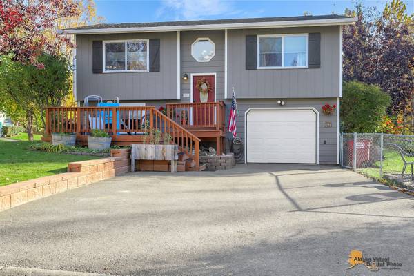 $364,900 / 4br - 1270ft2 - NEW LISTING! Charming 4Bed/2Bath on Spacious Corner Lot (Palmer)64004783640066121