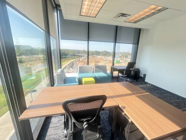 $2,850 / 213ft2 - 15% DE DESCUENTO en Ventanas de Piso a Techo | Vistas al Río Trinity | Espacio de Oficina (1751 River Run Westbend, Suite 200, Fort Worth)63867601964161122