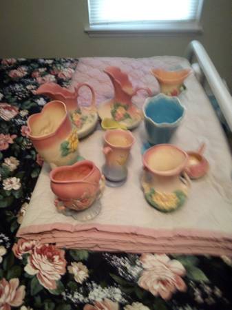 Hull Pottery, 9 pieces 1