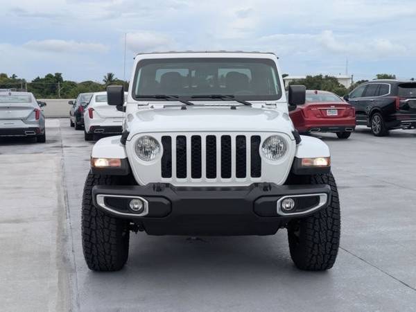 2022 Jeep Gladiator 4x4 4WD Camioneta SUV Sport S Cabina Doble - $35,839 (Llame al *(561) 485-1483* para confirmar disponibilidad al instante)63470424735489121