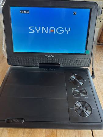 "NEW"SYNAGY 9 IN PRORTABLE DVD PLAYER W/STEREO SPEAKERS - $30 (Grafton)62954475441411121