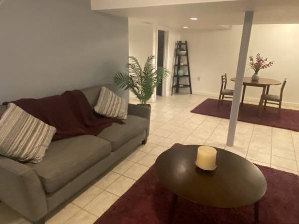 $1700.00 / 1br - 640ft2 - Charming Furnished One Bedroom Basement Apartment63843415275649121