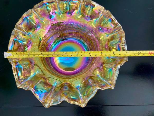 Fenton Grape & Cable de color irisado Cuenco de vidrio prensado - $50 (healdsburg / windsor)63471458674561124