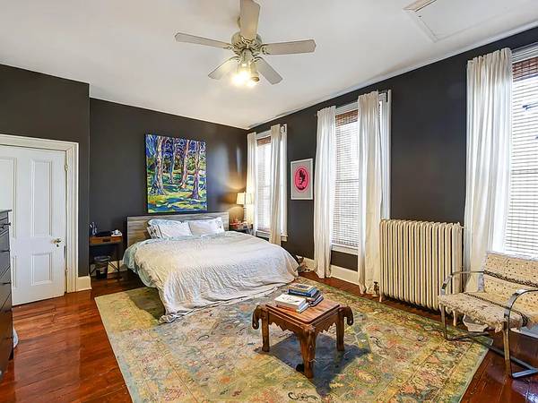 $1,560 / 2br - 1500ft2 - Bright & Character-Filled 2BR/1BA Home (Mt Vernon Square)64039861591170122