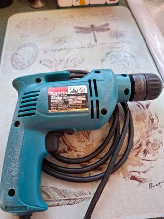 Makita 3/8" VSR Electric Drill 1