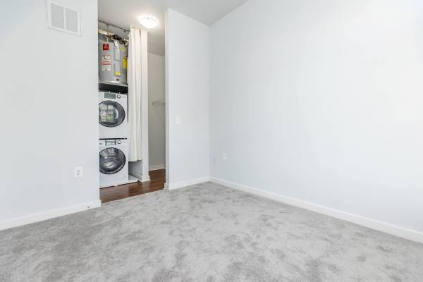 $1,650 / 1br - 550ft2 - Modern Flats w/ Pet-Friendly Perks & Rooftop Views 🐱 (24 C St, Laurel, MD)63694501341059121