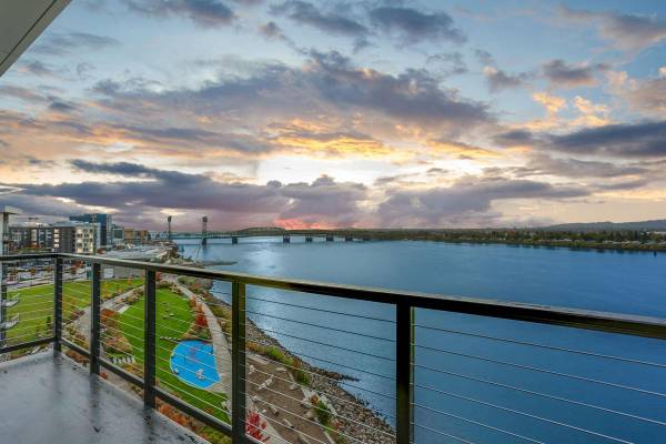 $3,799 / 1br - 1079ft2 - Love where you live... at The Columbia at the Waterfront! (Vancouver Waterfront)63672600687875121
