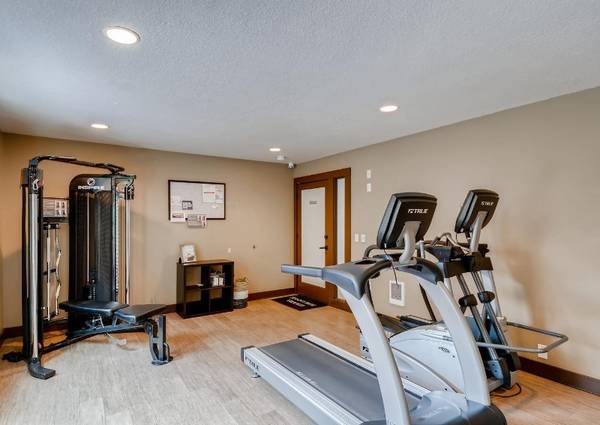 $1,535 / 1br - 705ft2 - Finally: A Place Where You Can Hog The Remote Guilt-Free (Clackamas, OR)63831466654209124