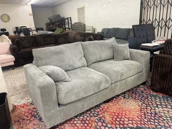 New 77x34 corduroy couch / free delivery 1