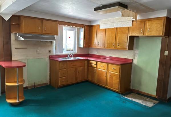 $850 / 2br - in Moon Township on 2.5 acres with a 2 car detached garage as well (Coraopolis, PA)64013205092866121