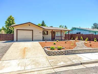 Looking for a nice 2 bedroom in a desirable neighborhood of GP? 1