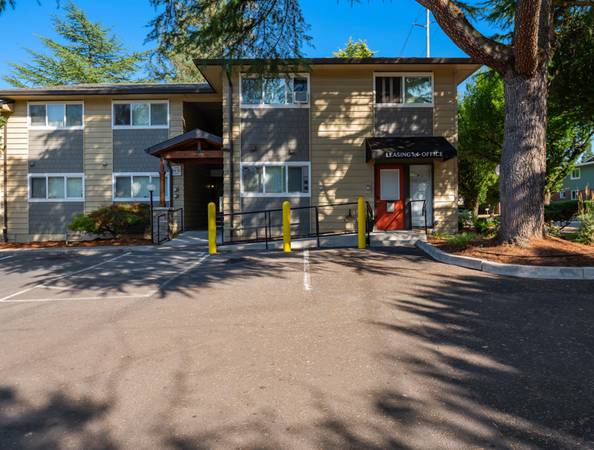 $1,595 / 2br - SPECIAL - $500 OFF - Covered Parking, Clubhouse - Close to MAX (Beaverton)63999452728834124