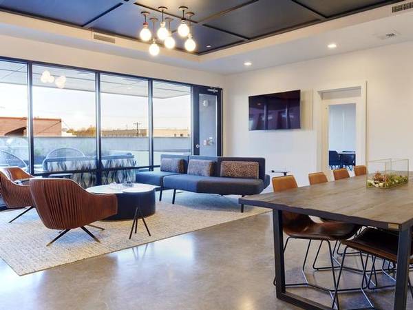 $1,320 / 448ft2 - Luxurious Living: Studio/1 BA with Gas Appliances & High Ceilings (Central Eastside)63672582770817122