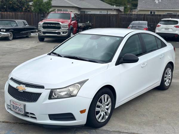 2013 Chevrolet Cruze LS Sedan 4D Eficiente en Combustible y Auto bajo $$10,000$$ - $6,900 (hayward / castro valley)63613140517249122
